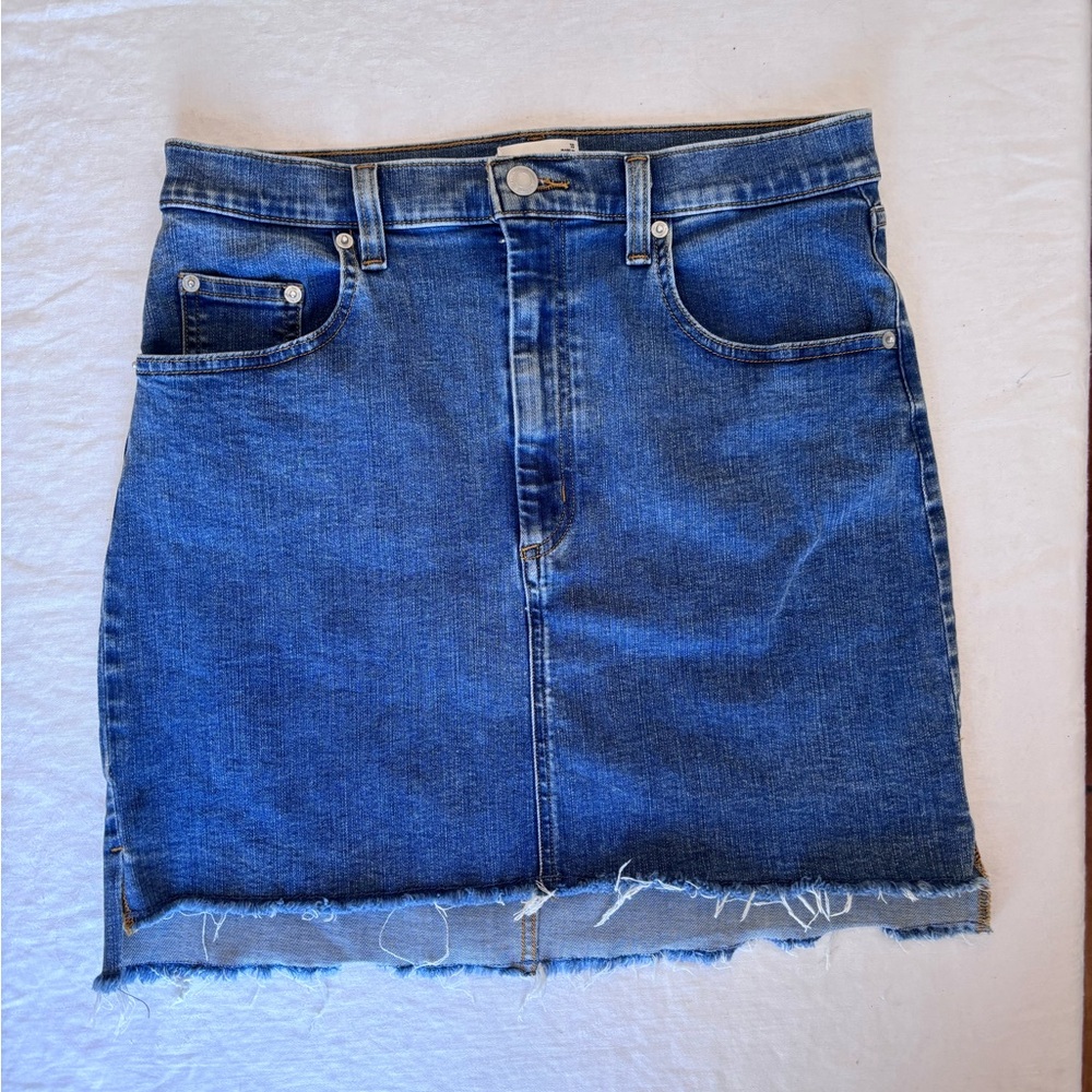 Aritzia Wilfred Free Cut Off Denim Med Wash 5 Pocket Style Size 10
